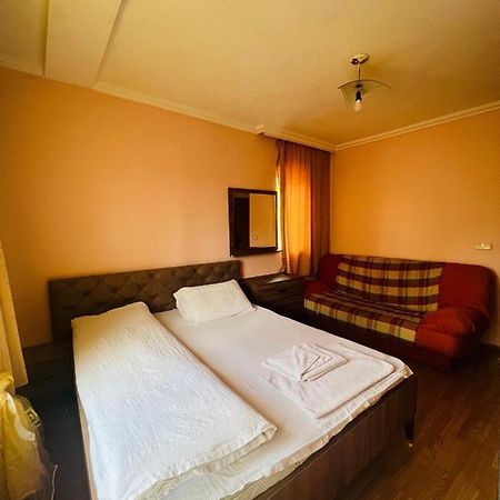Guest House Velania Приштина Екстер'єр фото