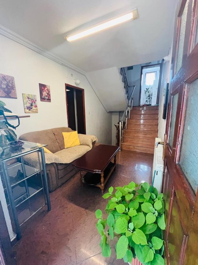 Guest House Velania Приштина Екстер'єр фото