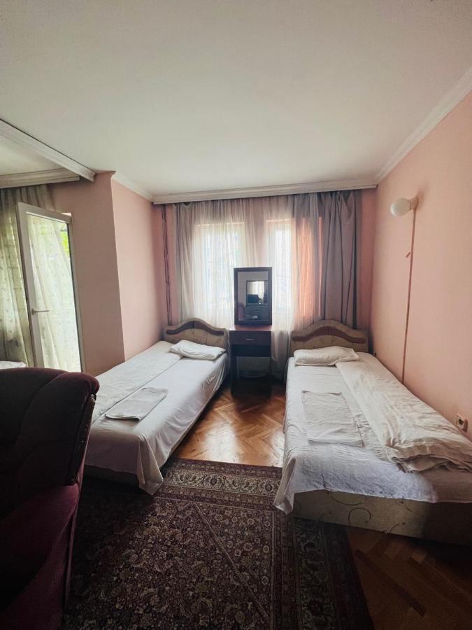 Guest House Velania Приштина Екстер'єр фото