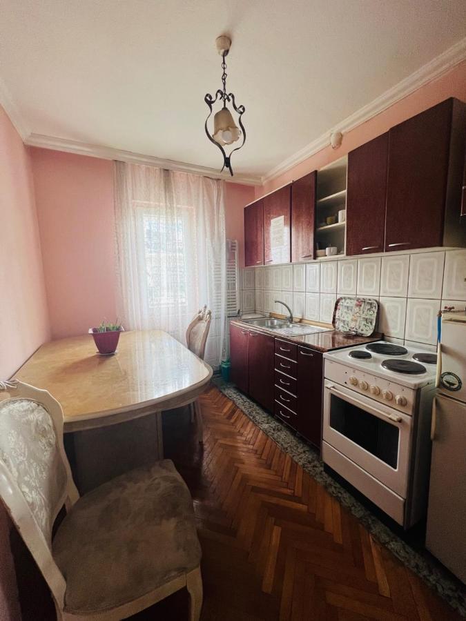 Guest House Velania Приштина Екстер'єр фото