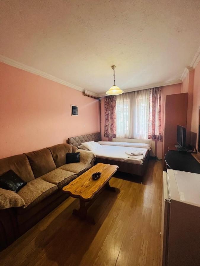 Guest House Velania Приштина Екстер'єр фото
