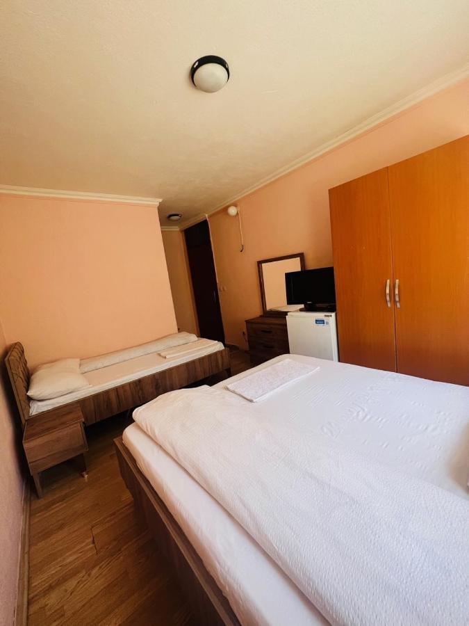 Guest House Velania Приштина Екстер'єр фото