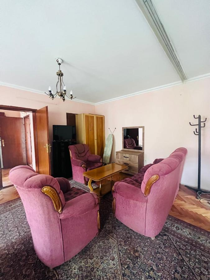 Guest House Velania Приштина Екстер'єр фото