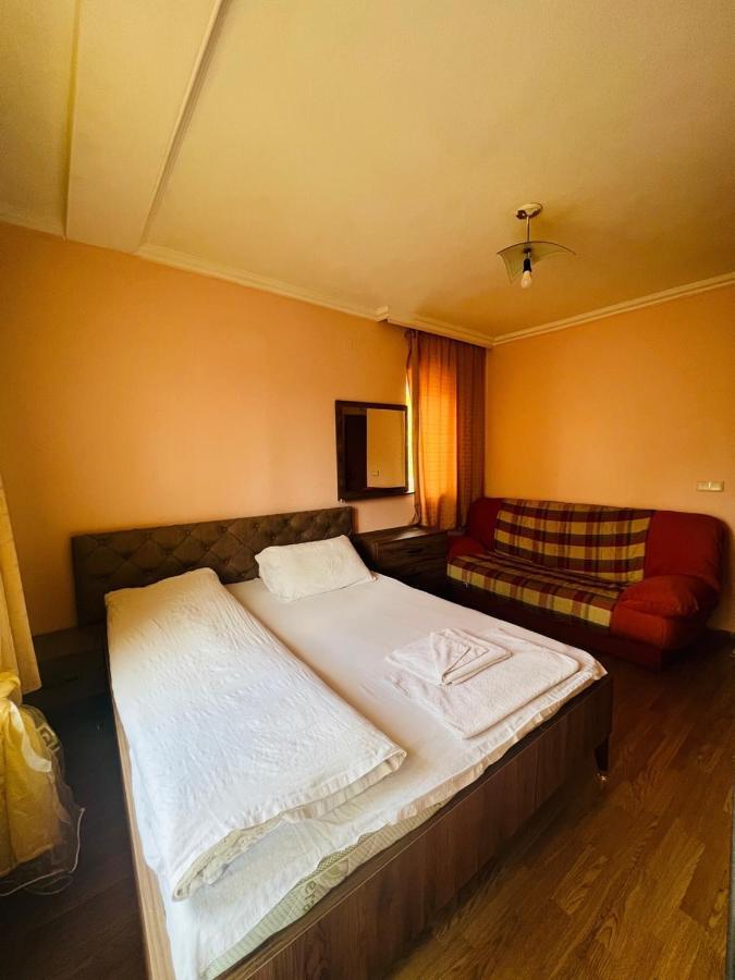Guest House Velania Приштина Екстер'єр фото